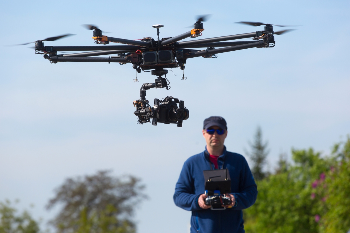 Teknik Menggunakan Drone Untuk Pemantauan Dan Pengukuran Polusi Laut